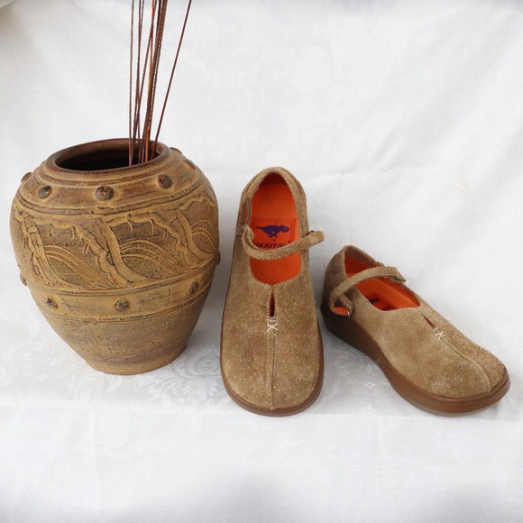 Rocket Dog Shoes Rocket Dog Suede Mary Jane Shoes Size 8 Poshmark